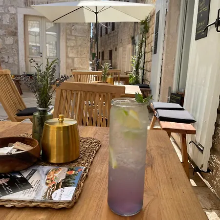 Lejlighed Klara Apartment, Old Town House, Sea View